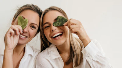 SymRelief Green is a 100% natural-origin solution combining bisabolol and organic ginger extract to impart synergistic skin-soothing effects.