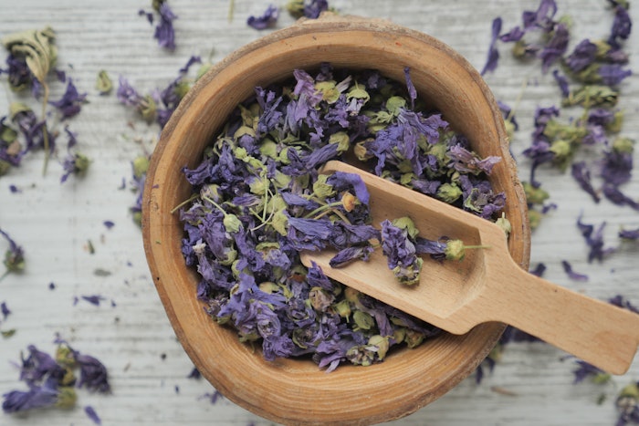 Over 95% of the GHG emissions associated with cosmetic fragrance composition can be attributed to the raw materials and production processes necessary to create aroma ingredients.