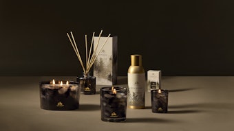 Noir Woods includes scent notes of golden amber, smoky woods and fresh evergreen.