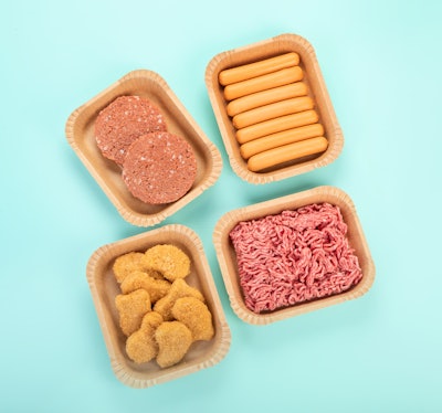 Blends celebrate the inclusion of plant-based ingredients, proudly proclaiming their nutrition and protein diversity.