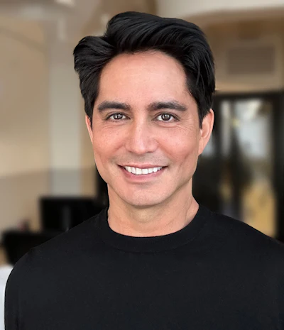 Alec Batis is a product innovator, chemist, and co-founder of Sweet Chemistry Labs, with 35 years of experience developing iconic beauty products for brands like L'Oréal, Kiehl's and NARS.