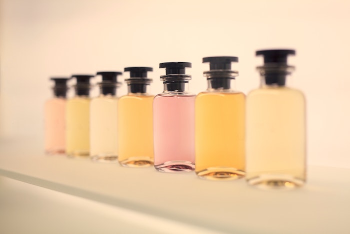 The Academia Del Perfume is a non-profit organization with the mission of promoting and disseminating the world of perfume.