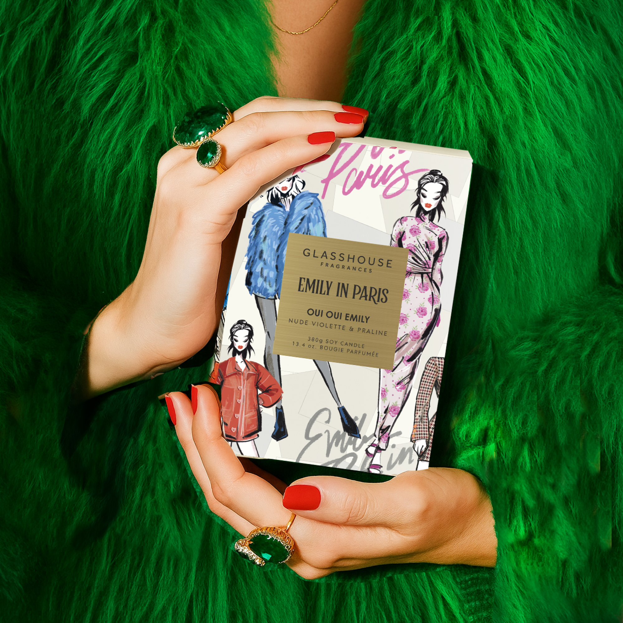 Oui Oui Emily includes fragrance notes of lychee, peach, violet buds, caramel and praline.