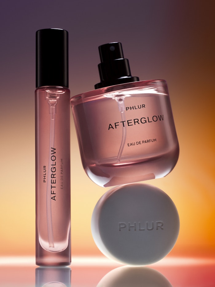 Afterglow includes fragrance notes of citrus splash, apricot skin, lavender milk, sandawood and cashmere woods.