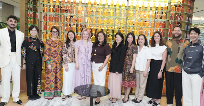 Positioned as a collaborative hub, the Jakarta center houses perfumers, creative assistants and an application lab working across categories, while remaining fully plugged into Givaudan’s global network.