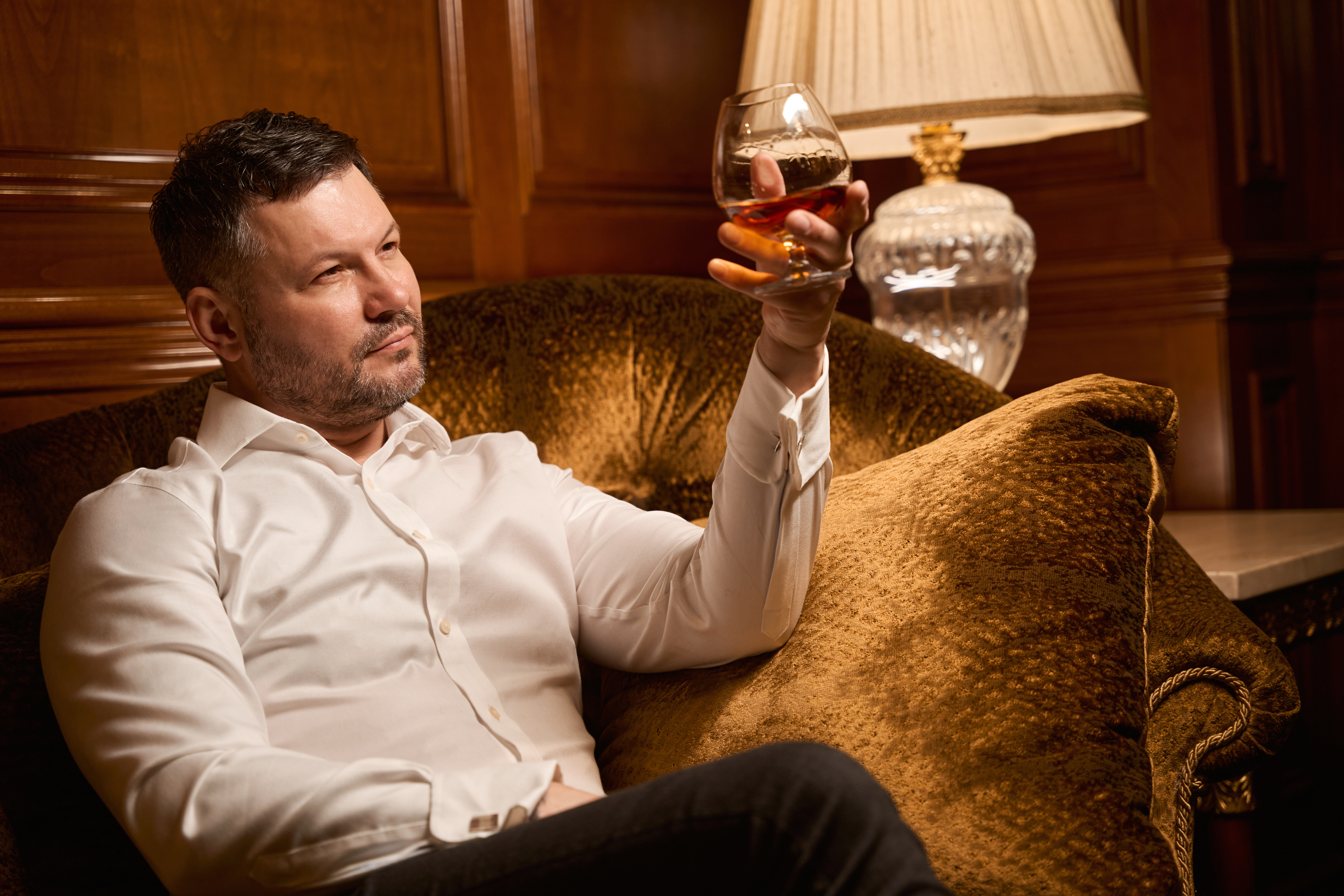 2-Isobutyl-4-methyl-1,3-dioxolane's alcoholic, fuse oil impression in combination with its sweet element would complement brown spirits profiles, like rum, whisky, cognac.