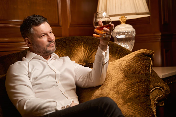 2-Isobutyl-4-methyl-1,3-dioxolane's alcoholic, fuse oil impression in combination with its sweet element would complement brown spirits profiles, like rum, whisky, cognac.