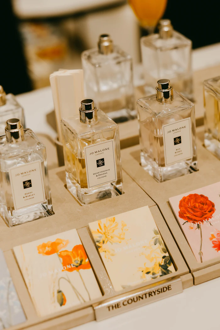 Instead of relying on fragrance vocabulary—which many consumers struggle to articulate—the platform attempts to infer olfactive preferences from visual taste.