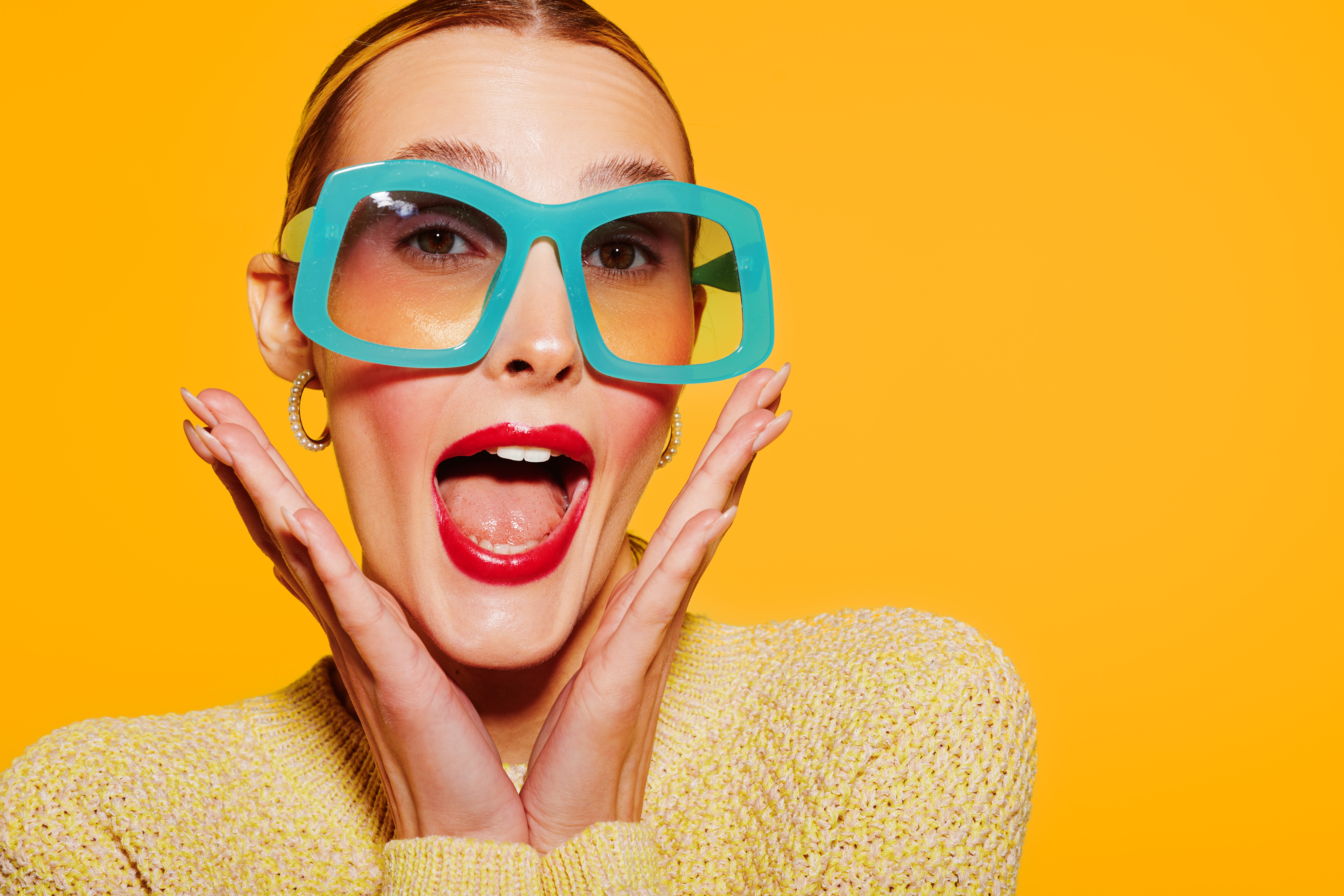 In comparative laboratory testing against standard trimethylsiloxysilicate (TMS) formats, an identical 13.90% active dose of Silmer Q7-G10 achieved the highest transfer resistance on Leneta cards, retaining an impressive 89.19% of lipstick immediately (after 3 minutes) and 98.03% overnight (after 21 hours).