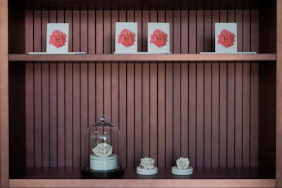 Selected from multiple cross-bred candidates in Meilland's fields in Le Cannet-des-Maures, France, Rose 1926 combines fresh blooming rose notes with facets of passion fruit, pear, peach and Earl Grey tea.