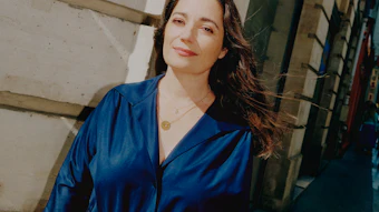 A Paris native, Salamagne's path to perfumery began unconventionally. Raised in a family of physicians, she initially pursued medical studies before shifting to chemistry, ultimately discovering her vocation at ISIPCA.