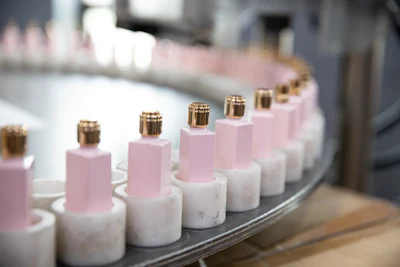 Cohere Beauty's capabilities span perfume, cologne, eau de cologne, eau de toilette, eau fraîche, body mist and hair perfume, alongside custom, private-label and hybrid formulations.