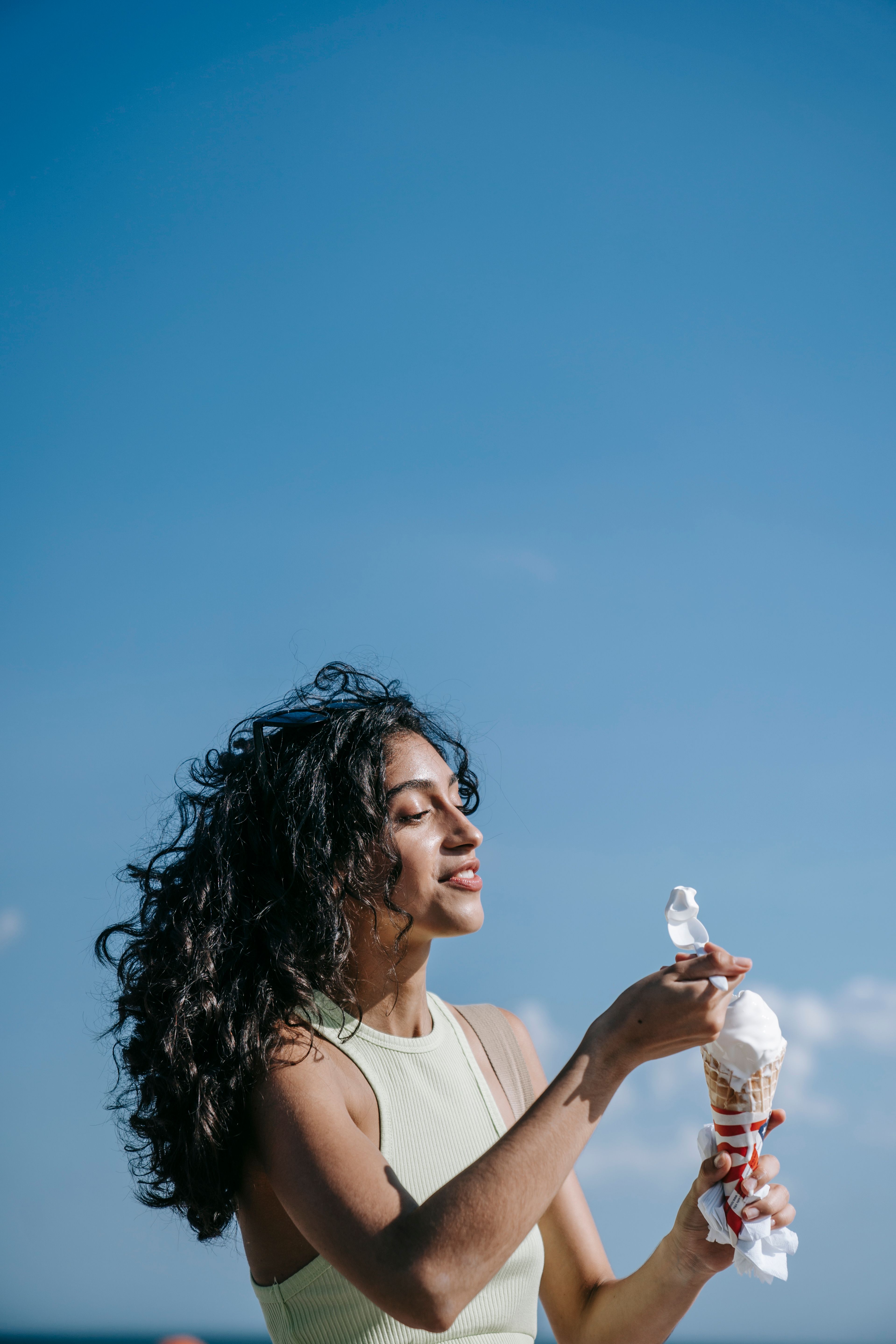 People describe 'vanilla' the same way whether they're smelling it or tasting it. Most AI flavor models are trained on exactly this kind of descriptive data—language that collapses two distinct neurological experiences into a single word. The models don't know the difference. Neither, in most cases, do the datasets.
